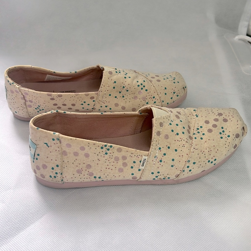 Toms Redondo slip on flats, US 6.5W, lightly used